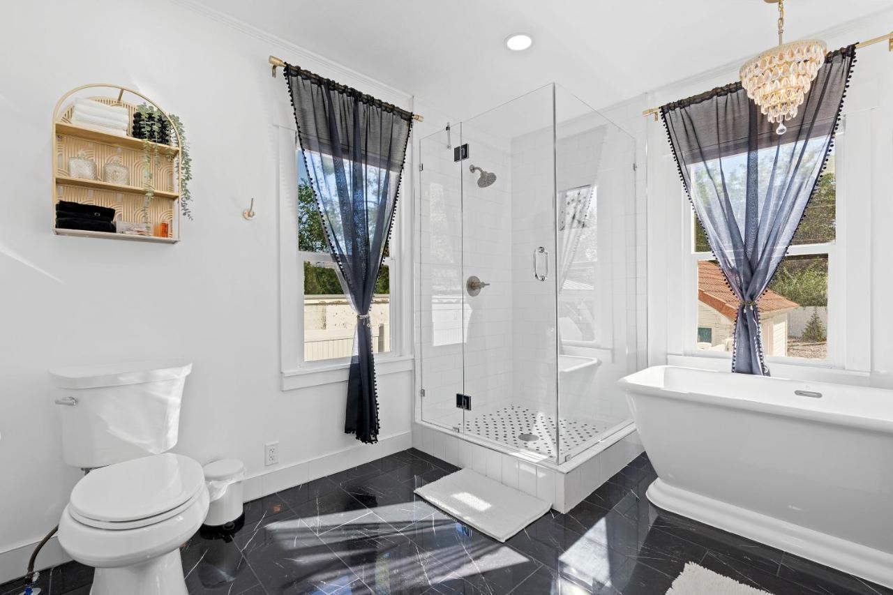 Charming Salt Minutes From Airport, Downtown Slc , Skiing South Salt Lake