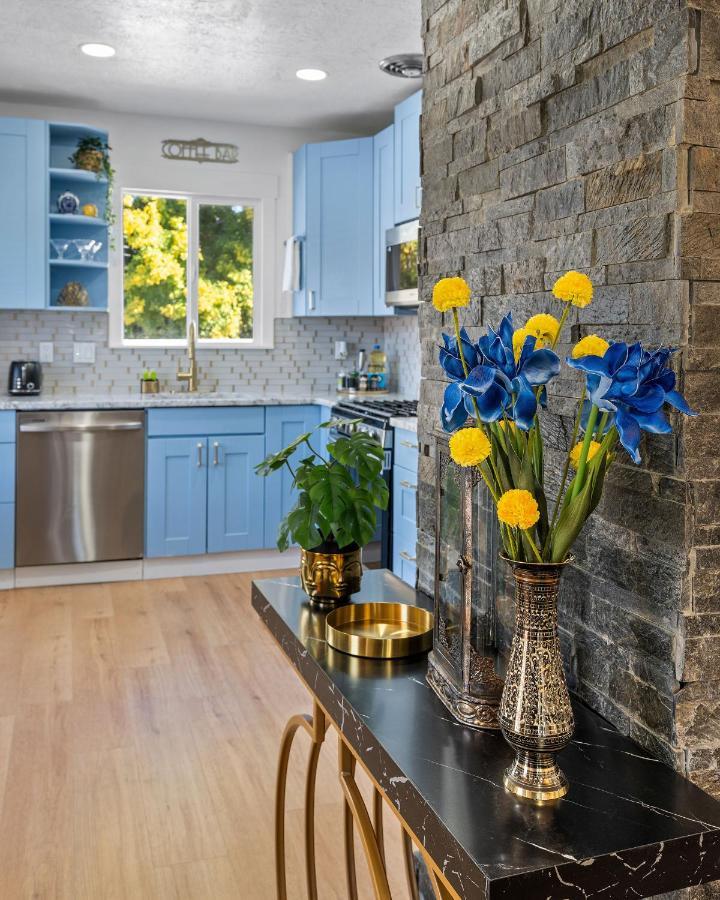 Charming Salt Minutes From Airport, Downtown Slc , Skiing South Salt Lake