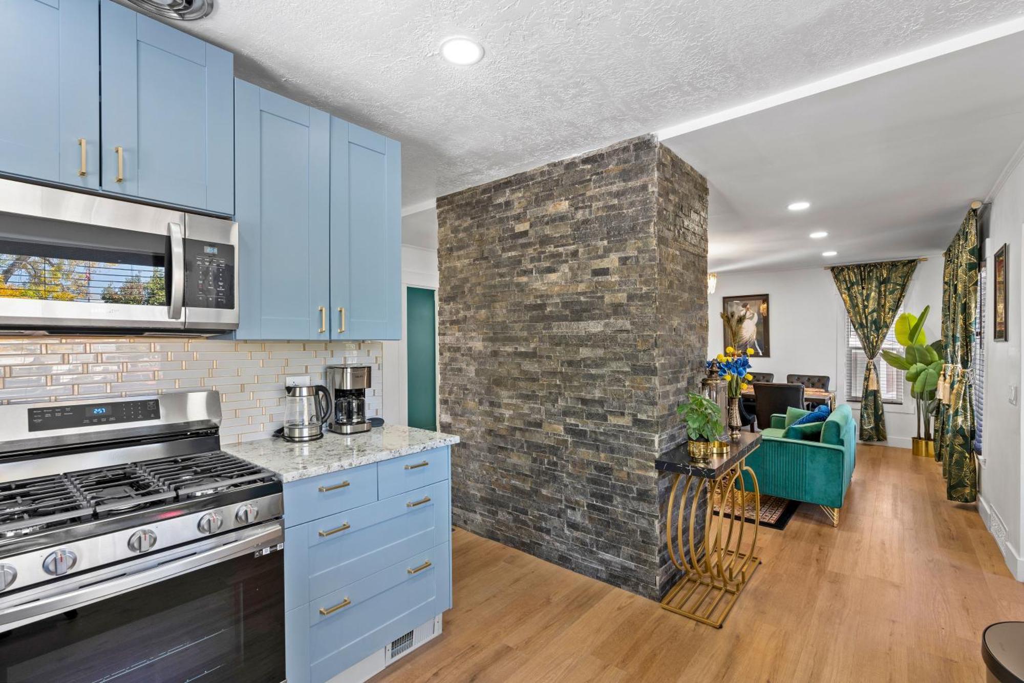 Charming Salt Minutes From Airport, Downtown Slc , Skiing Hébergement de vacances South Salt Lake